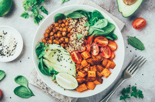 Recette de printemps : Bol aux patates douces, pois chiches et quinoa