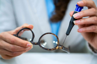 Le rôle des opticiens dans l'entretien et la réparation des lunettes