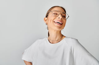 Les avantages des traitements antireflets et anti-rayures