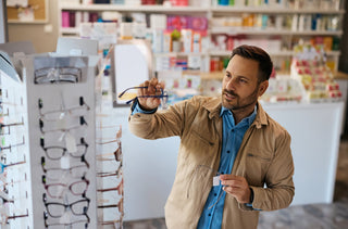 Lunettes de lecture : Pourquoi éviter de les acheter en pharmacie?