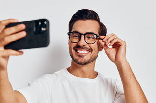 Lunettes et photos : bien paraître sur caméra