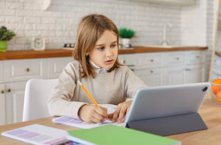 Écrans éducatifs et yeux des enfants : trouver le bon équilibre