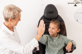 Parler de santé visuelle aux enfants : de bonnes habitudes pour la vie
