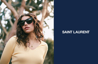 Une femme porte un chandail et des lunettes de soleil Saint Laurent