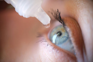 Yeux secs à l'automne : causes et solutions naturelles