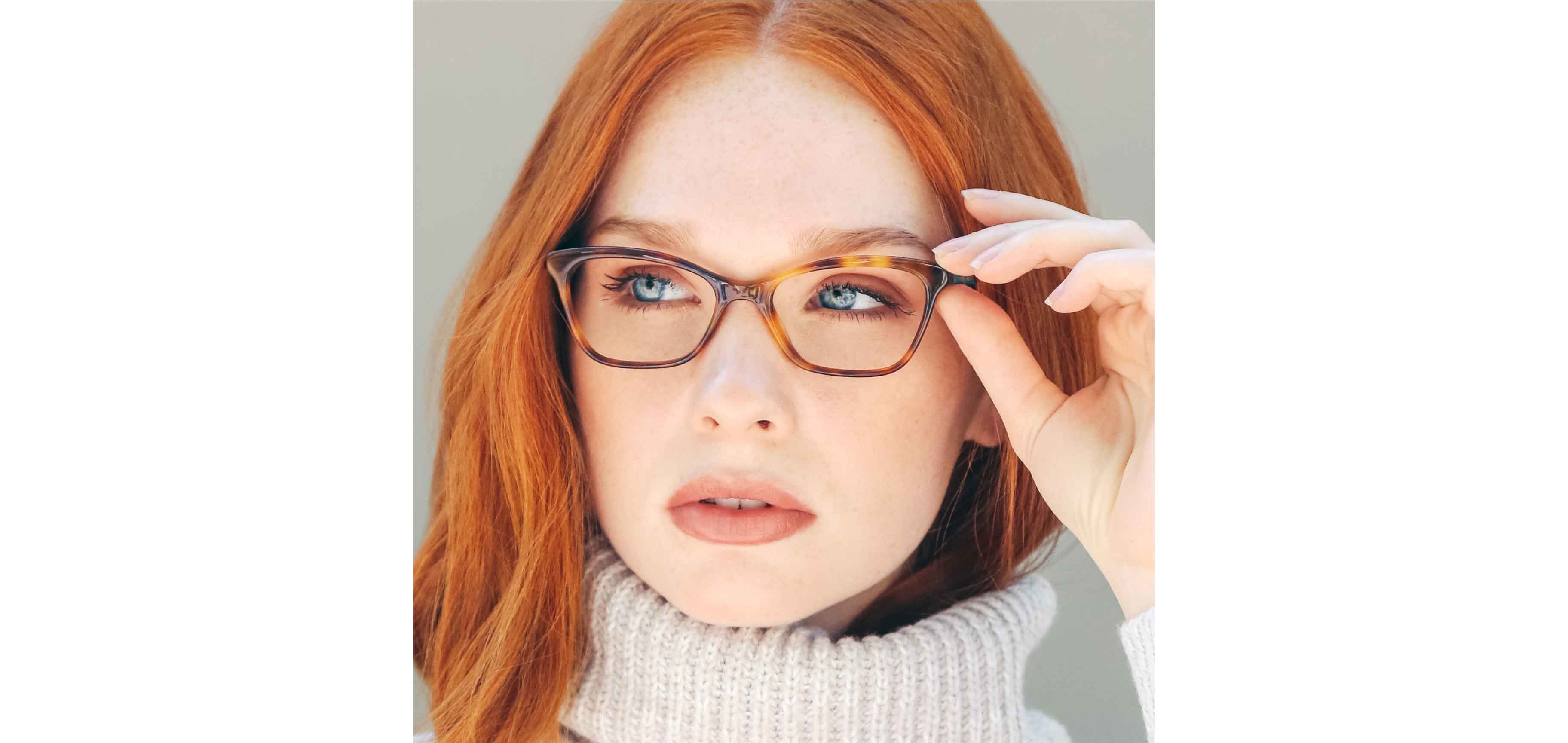 A woman is wearing a pair of Steve Madden Kwiltt