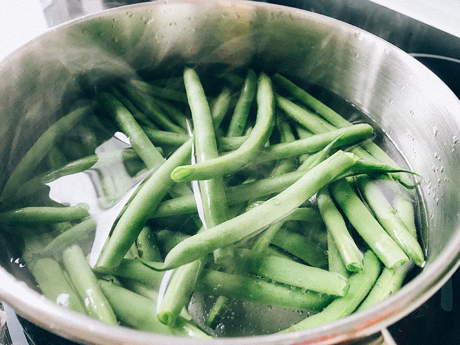 Haricots dans un bol d'eau