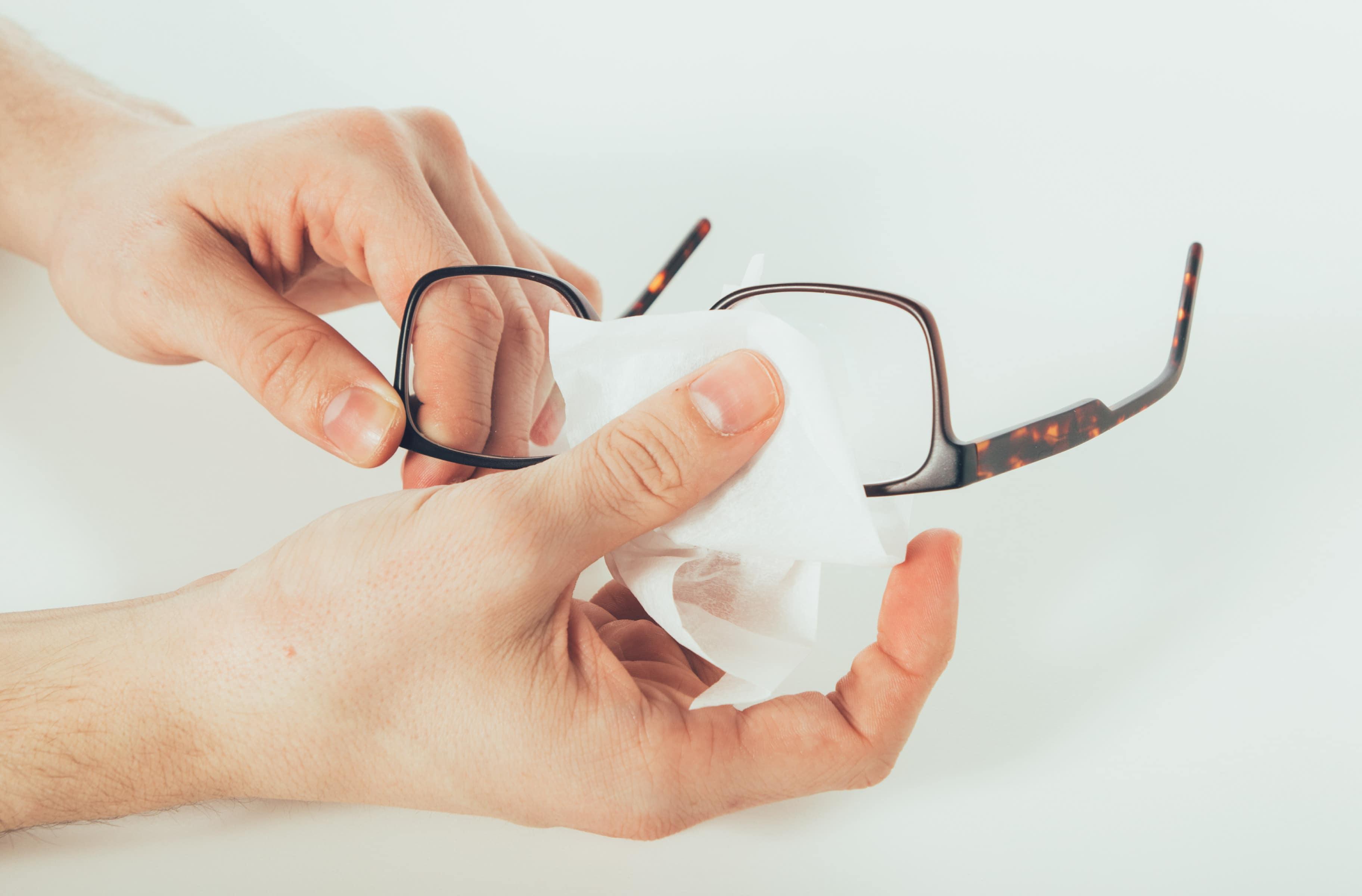 Prendre soin de ses lunettes 5 conseils a suivre Iris